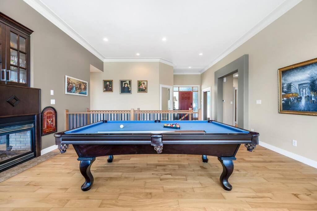 Upstairs In Spacious 3-bed Hideaway *