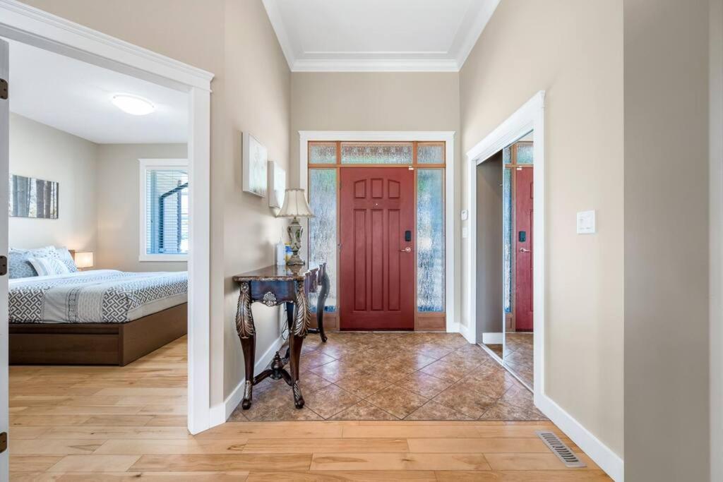 Upstairs In Spacious 3-bed Hideaway * Nanaimo