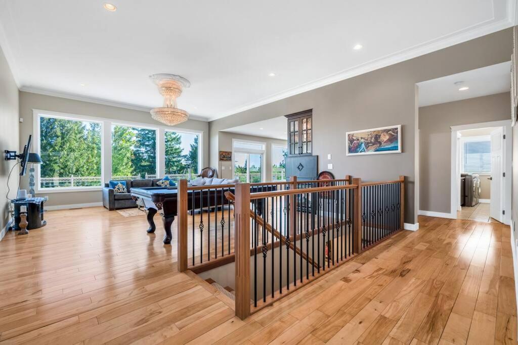 Upstairs In Spacious 3-bed Hideaway Nanaimo