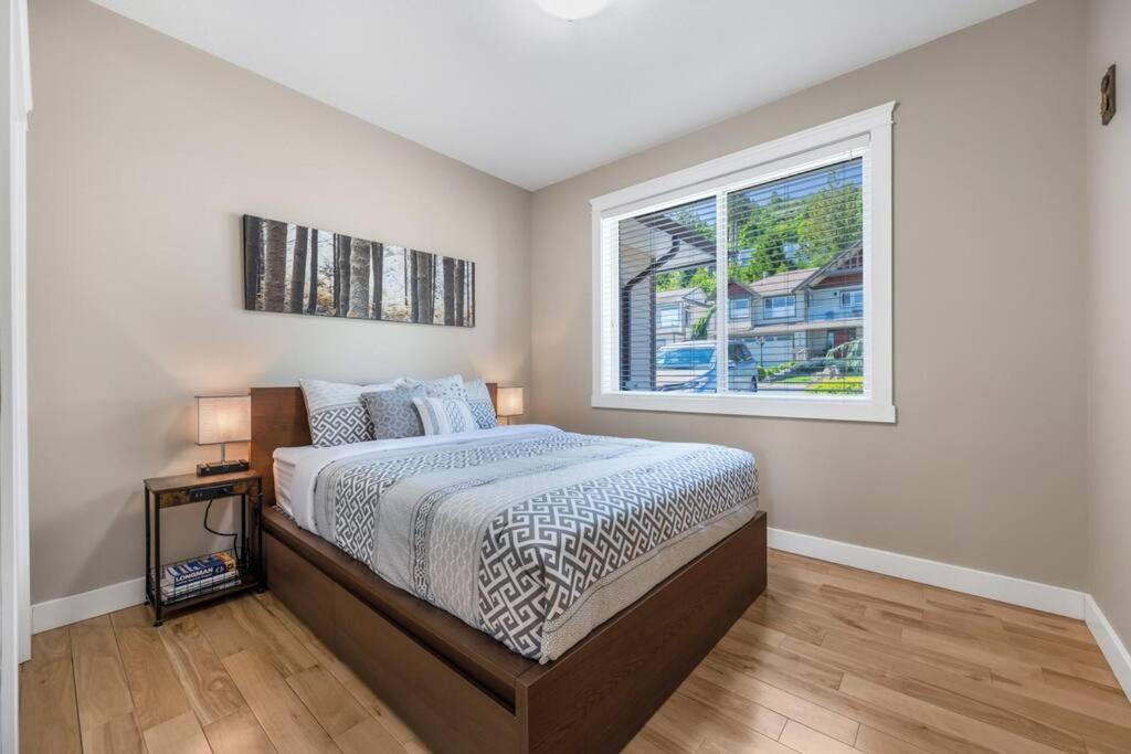 Holiday home Upstairs In Spacious 3-bed Hideaway Nanaimo