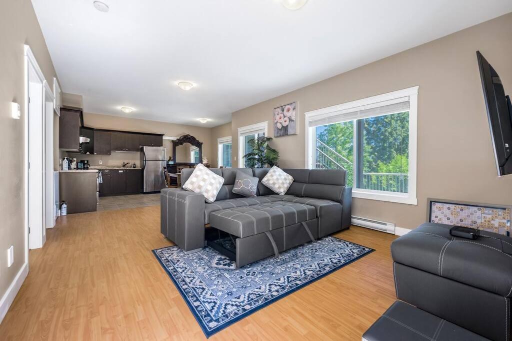Cozy Retreat In - Spacious 1bd Hideaway Nanaimo