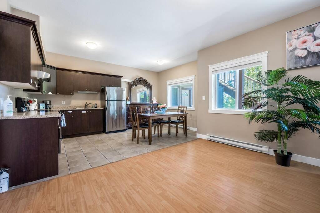 Cozy Retreat In - Spacious 1bd Hideaway Holiday home Nanaimo