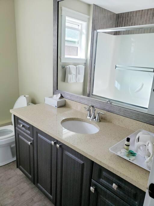 Apartment Blueback Beachfront 2-bedroom Private Nanaimo