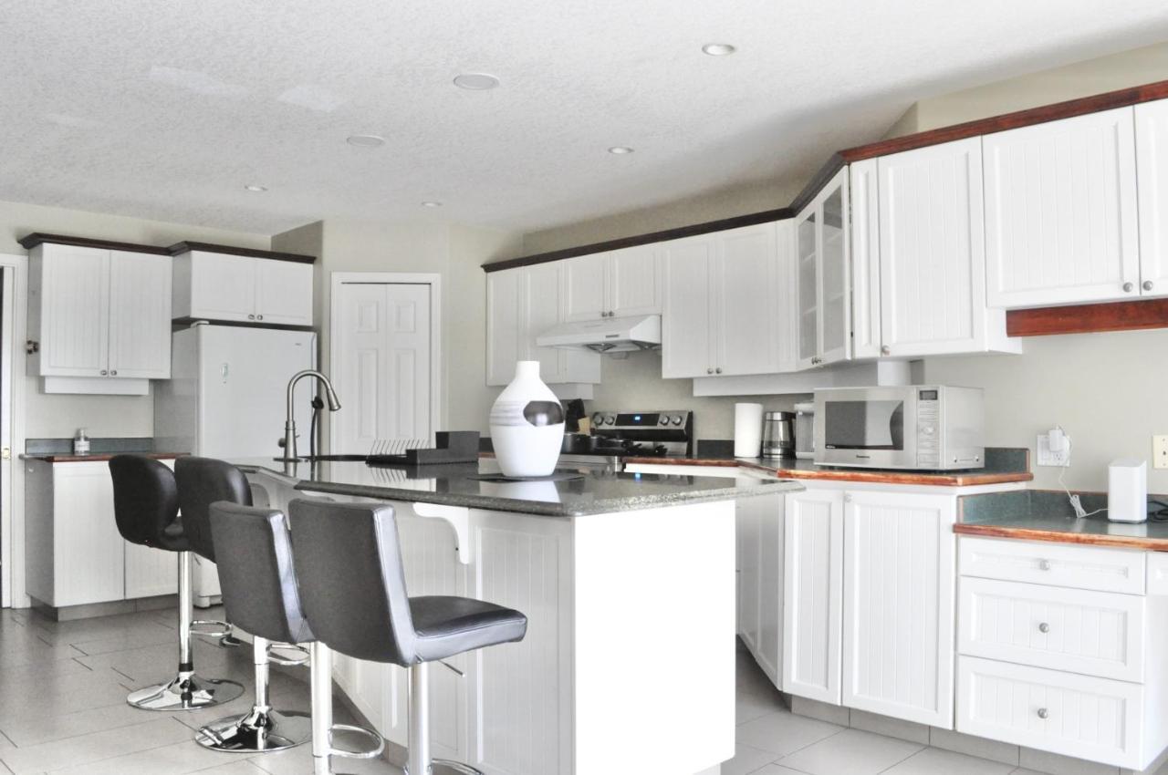 Holiday home Newly Furnished 4 Bd Minutes To The Ocean *