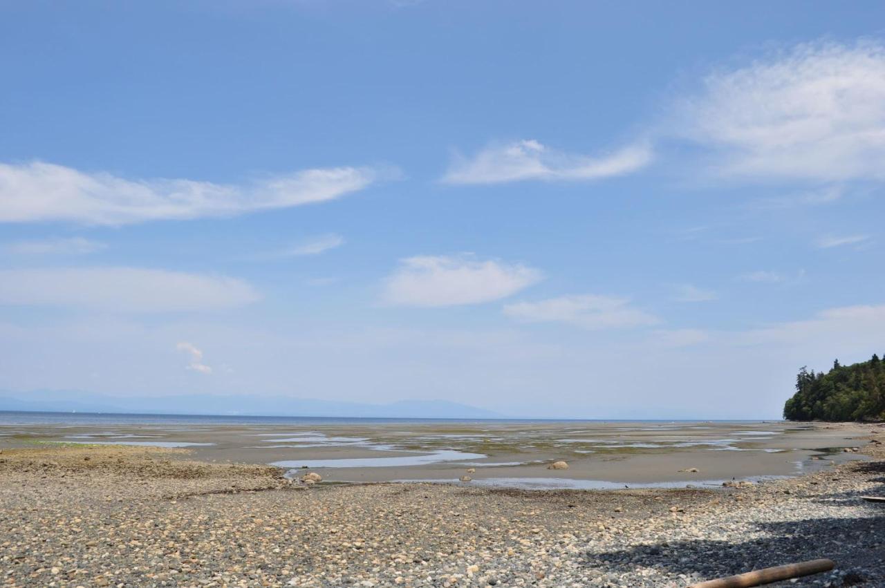 Newly Furnished 4 Bd Minutes To The Ocean Holiday home Nanaimo