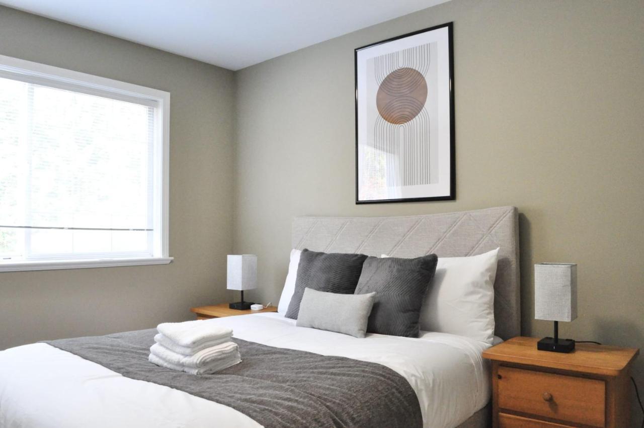Newly Furnished 4 Bd Minutes To The Ocean * Nanaimo