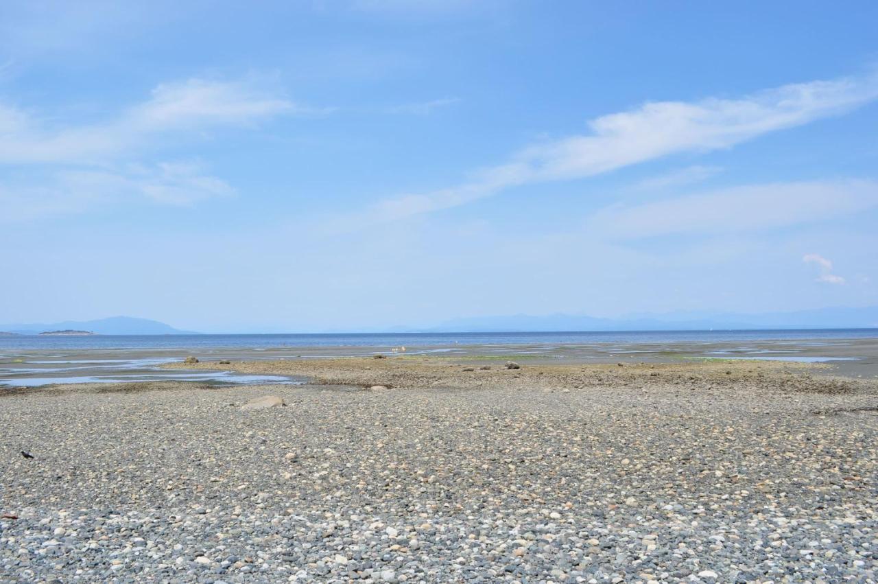 Newly Furnished 4 Bd Minutes To The Ocean * Nanaimo