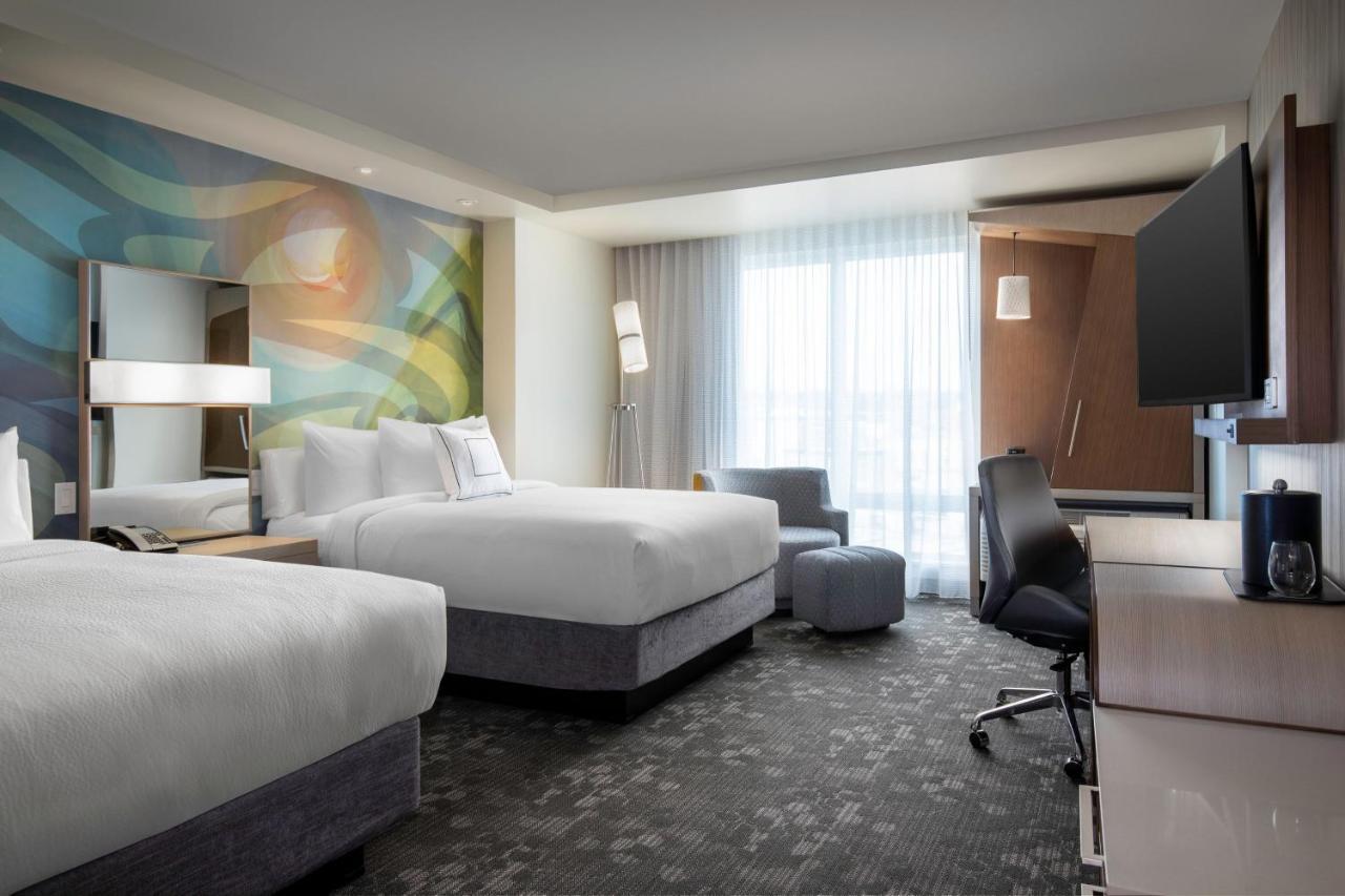Courtyard By Marriott Hotel