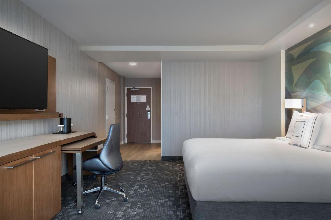 Courtyard By Marriott Hotel