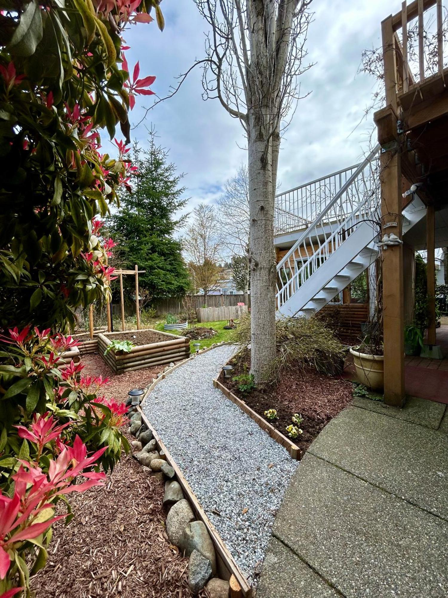 North Gem - Garden-view With Private Ensuite * Nanaimo