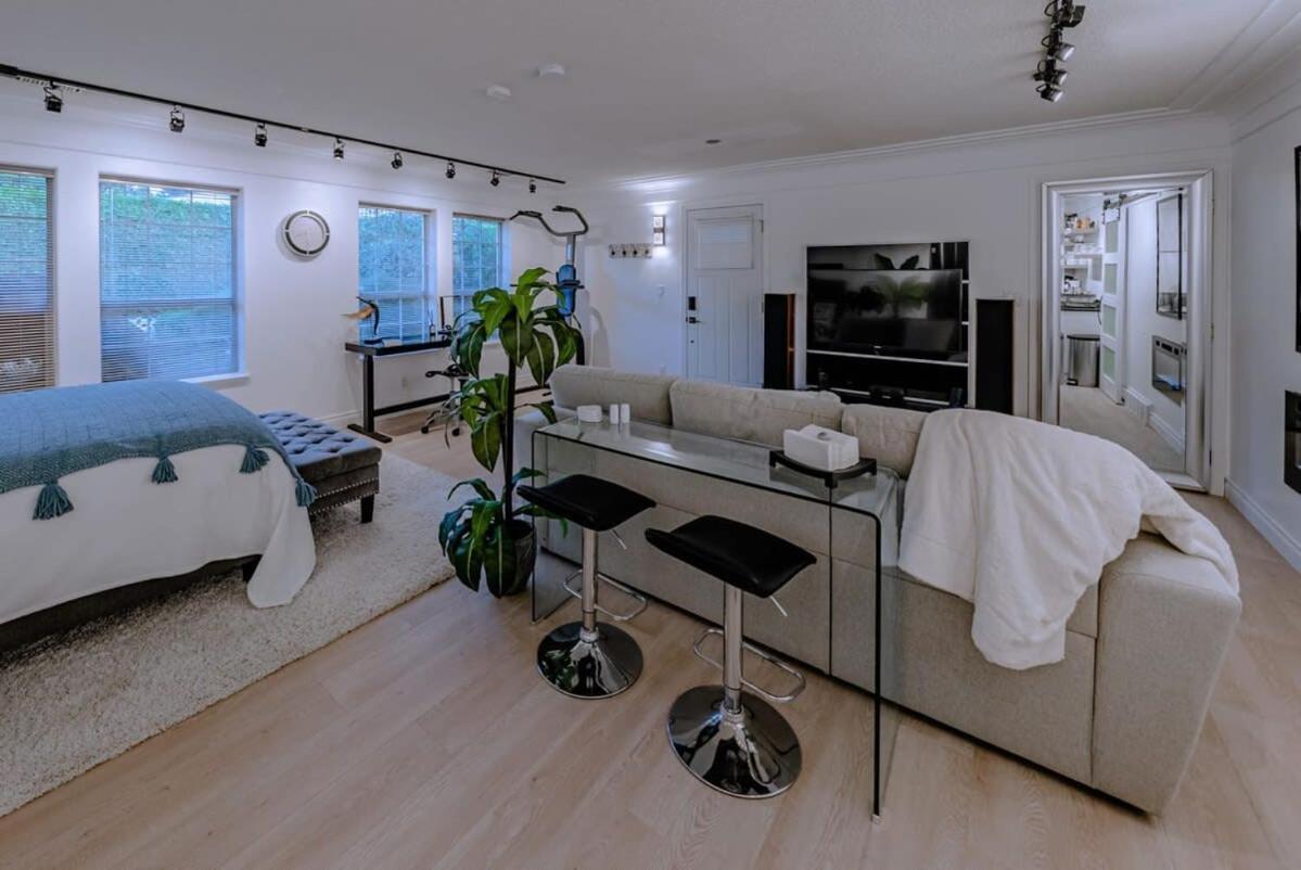 Mariposa Suite-lrg Ground With Garden