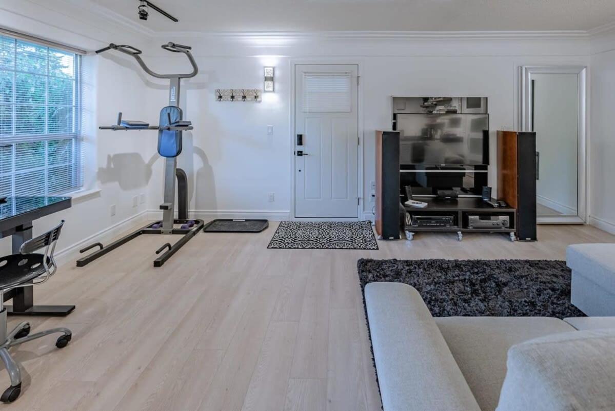 Mariposa Suite-lrg Ground With Garden * Nanaimo