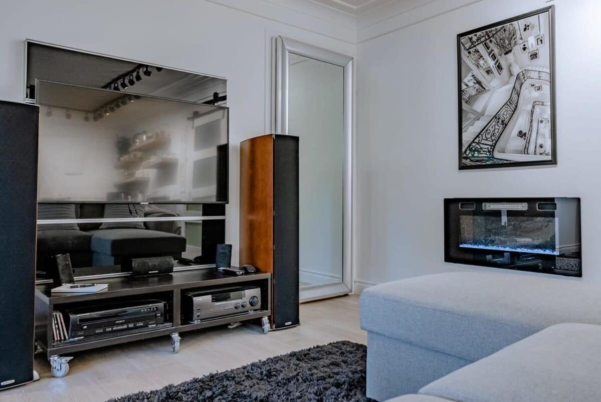 Mariposa Suite-lrg Ground With Garden