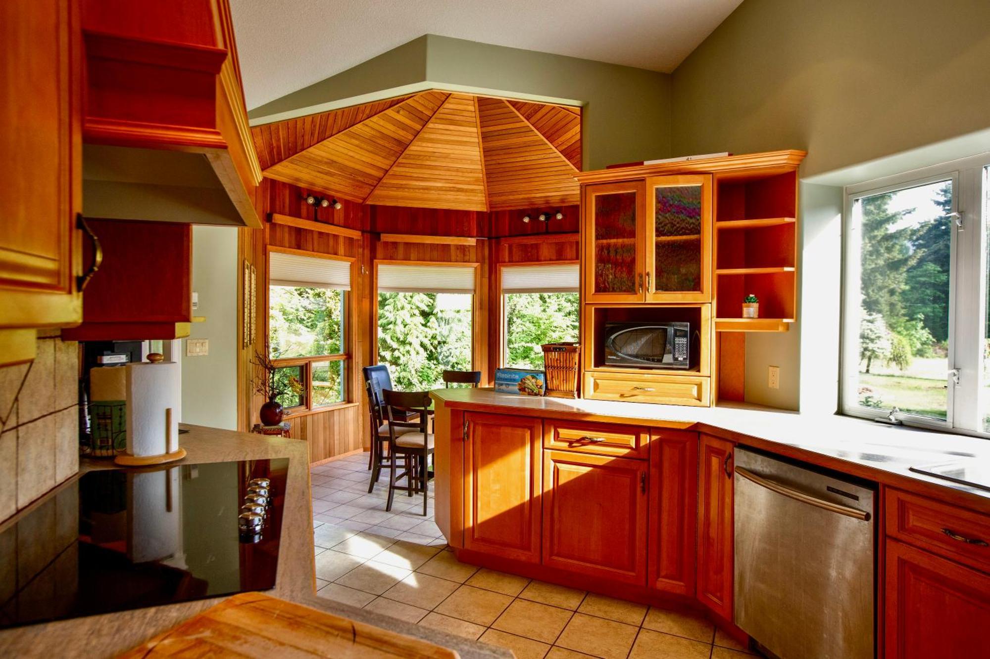 3-hectare Grand Forest Estate - A Tranquil Hideaway Nanaimo