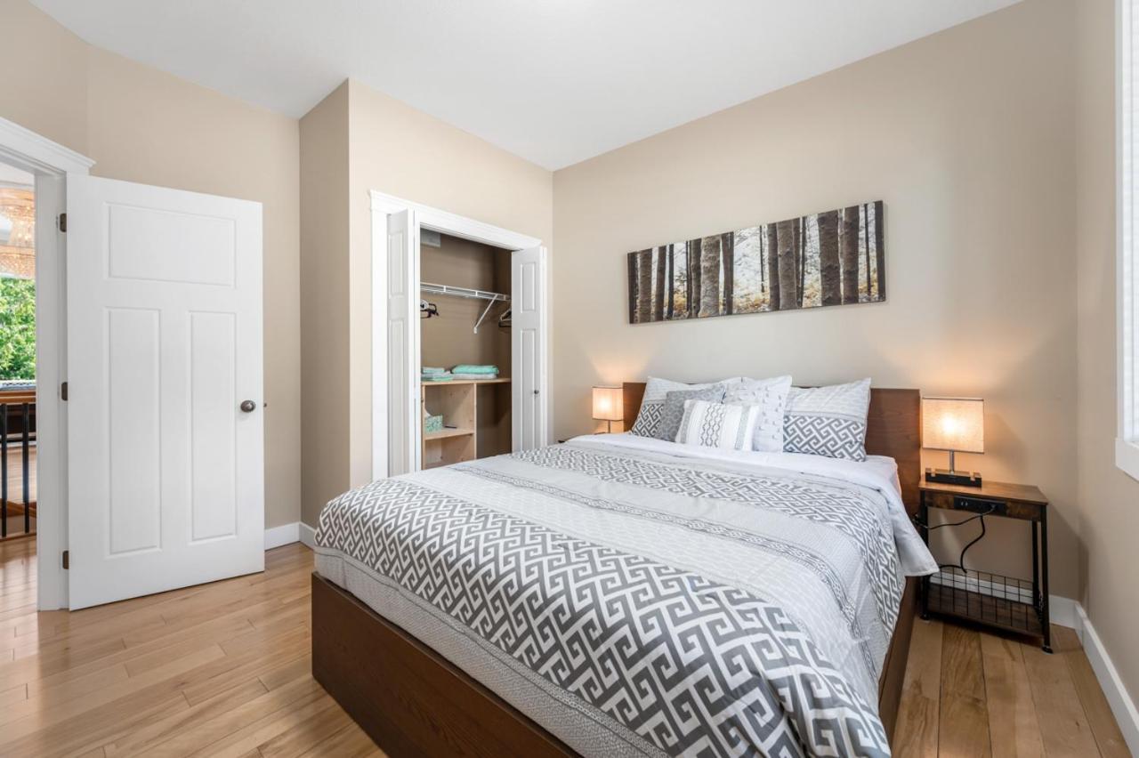 Upstairs In Spacious 2-bed Hideaway Nanaimo