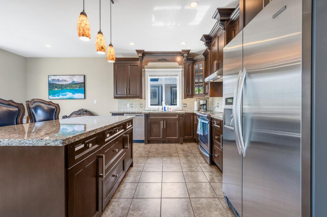Upstairs In Spacious 2-bed Hideaway