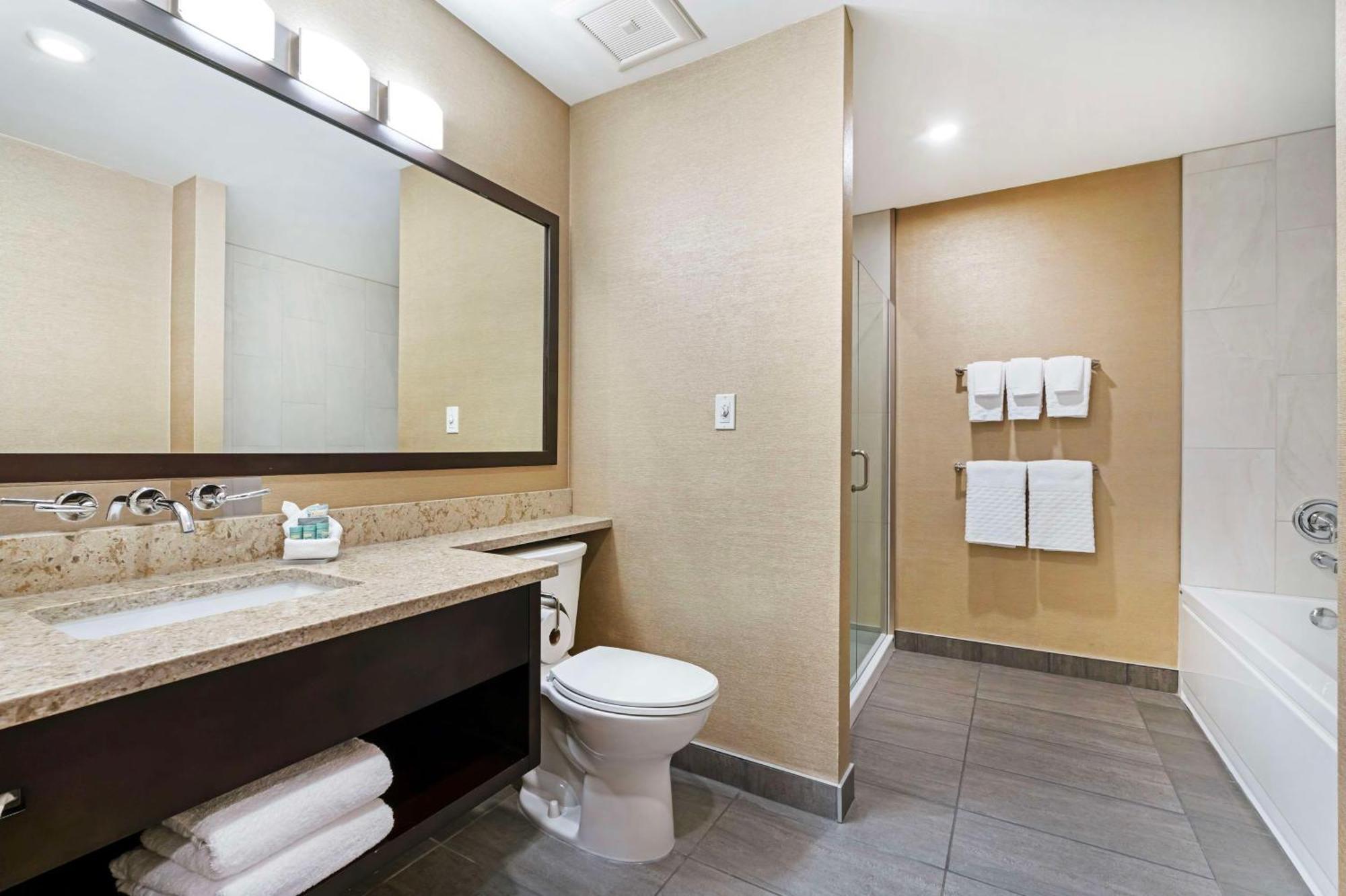 Western Northgate 3*