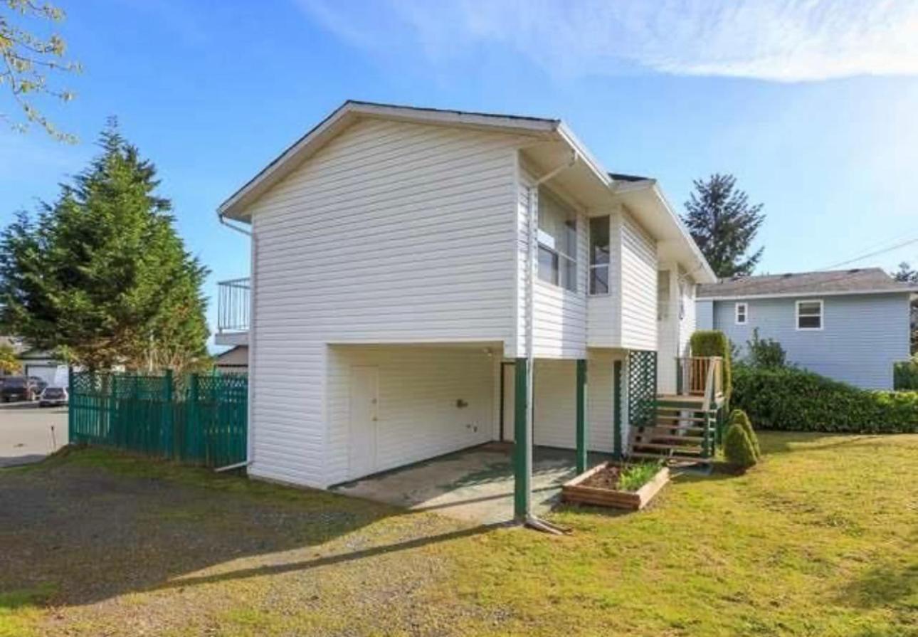 Entire Minutes From 3 Lakes And A River! Holiday home