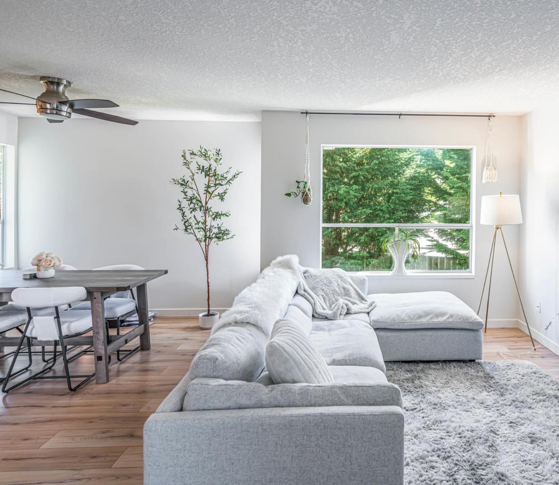 Entire Minutes From 3 Lakes And A River! Nanaimo