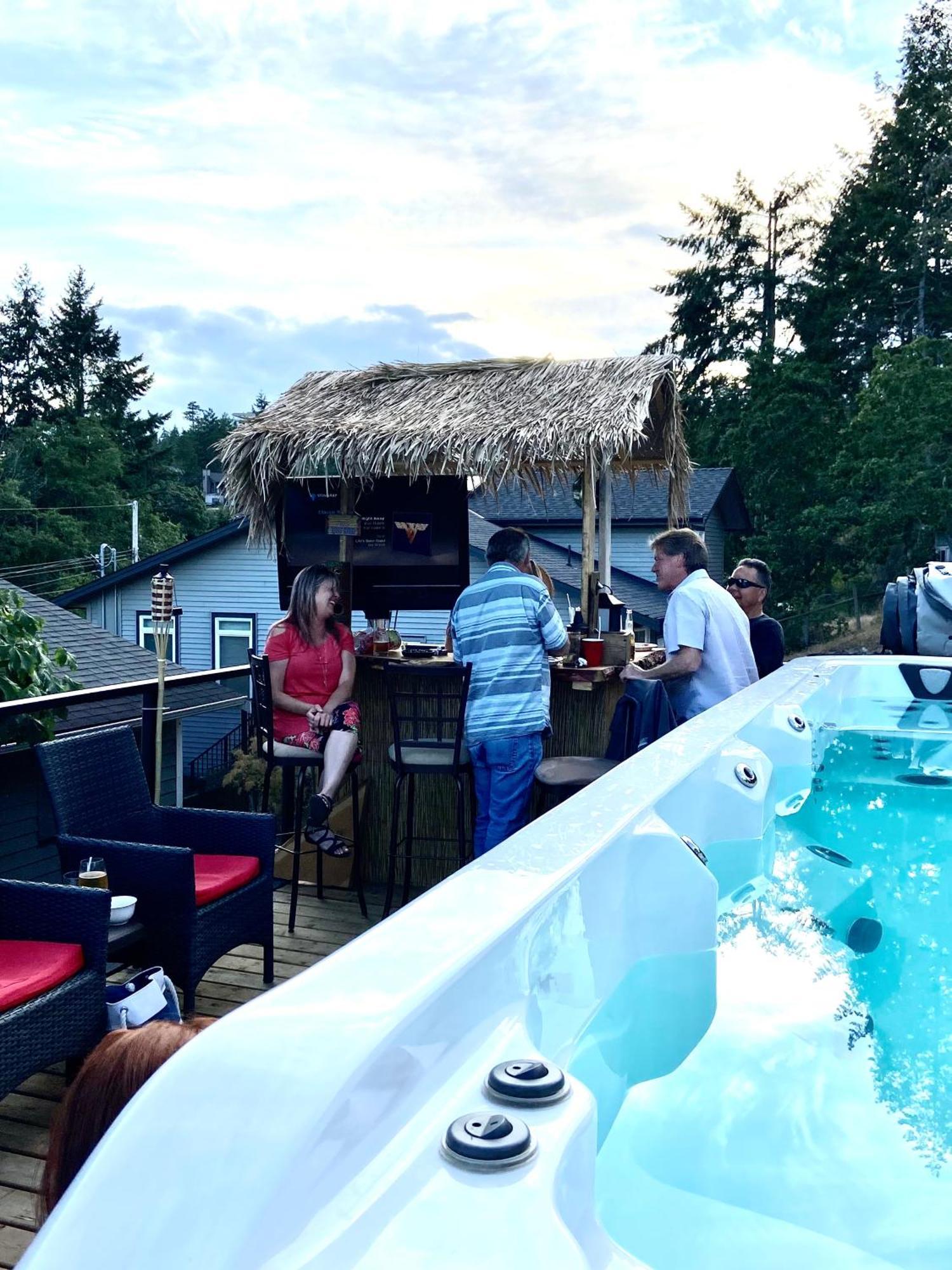 Trader Vics Tiki Bar N Grill *