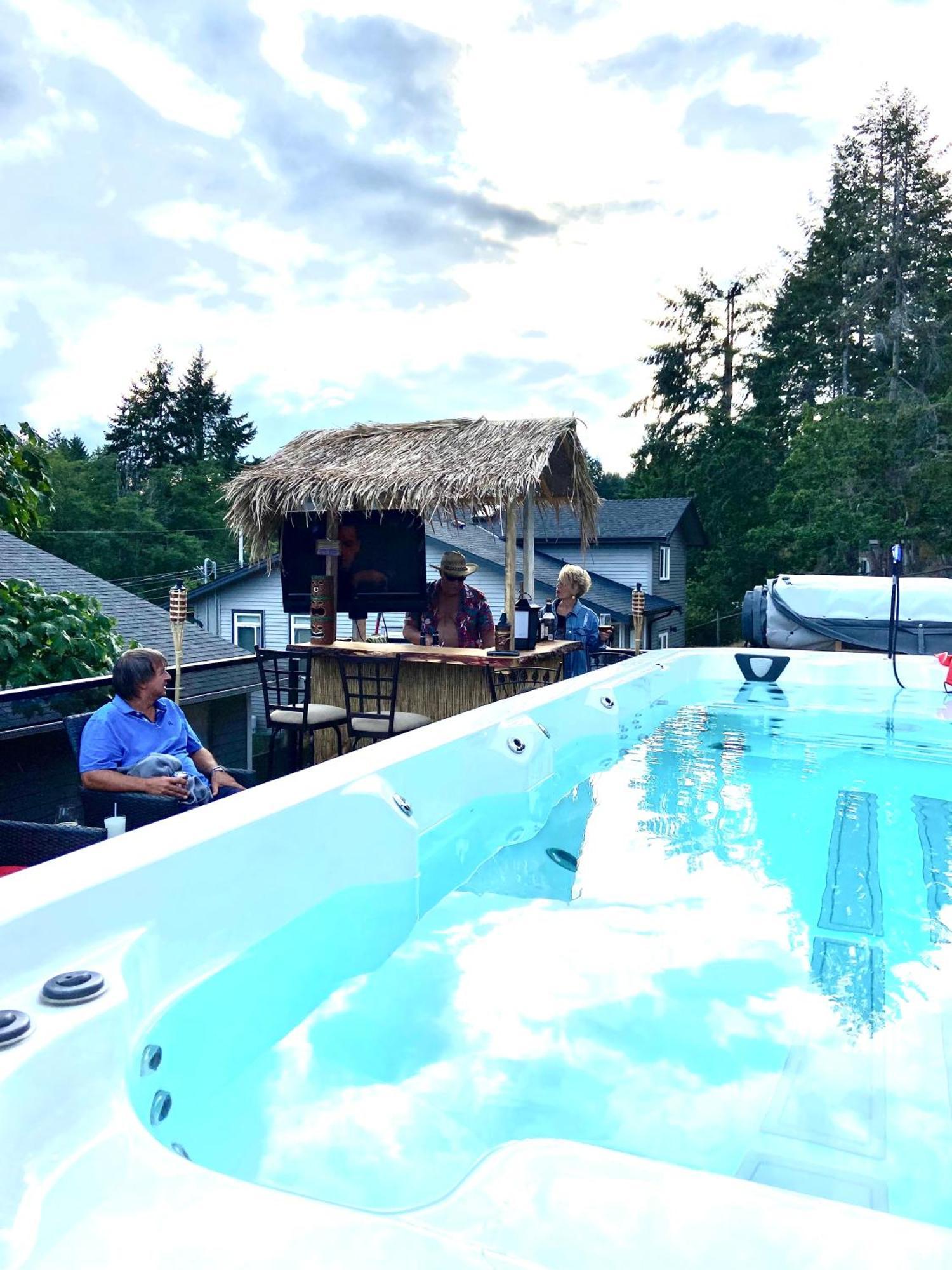 Trader Vics Tiki Bar N Grill Holiday home
