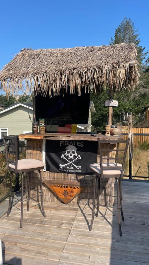 Trader Vics Tiki Bar N Grill Holiday home
