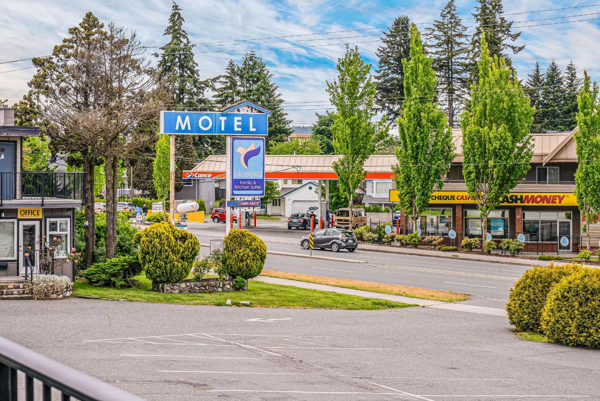 Bluebird Motel 2*