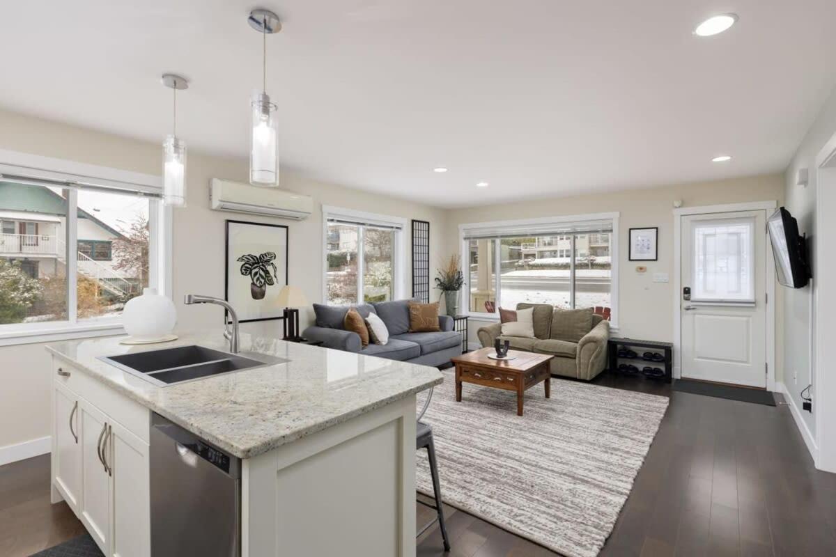 Newly Furnished 2-bd 1-wc Close To Ferry