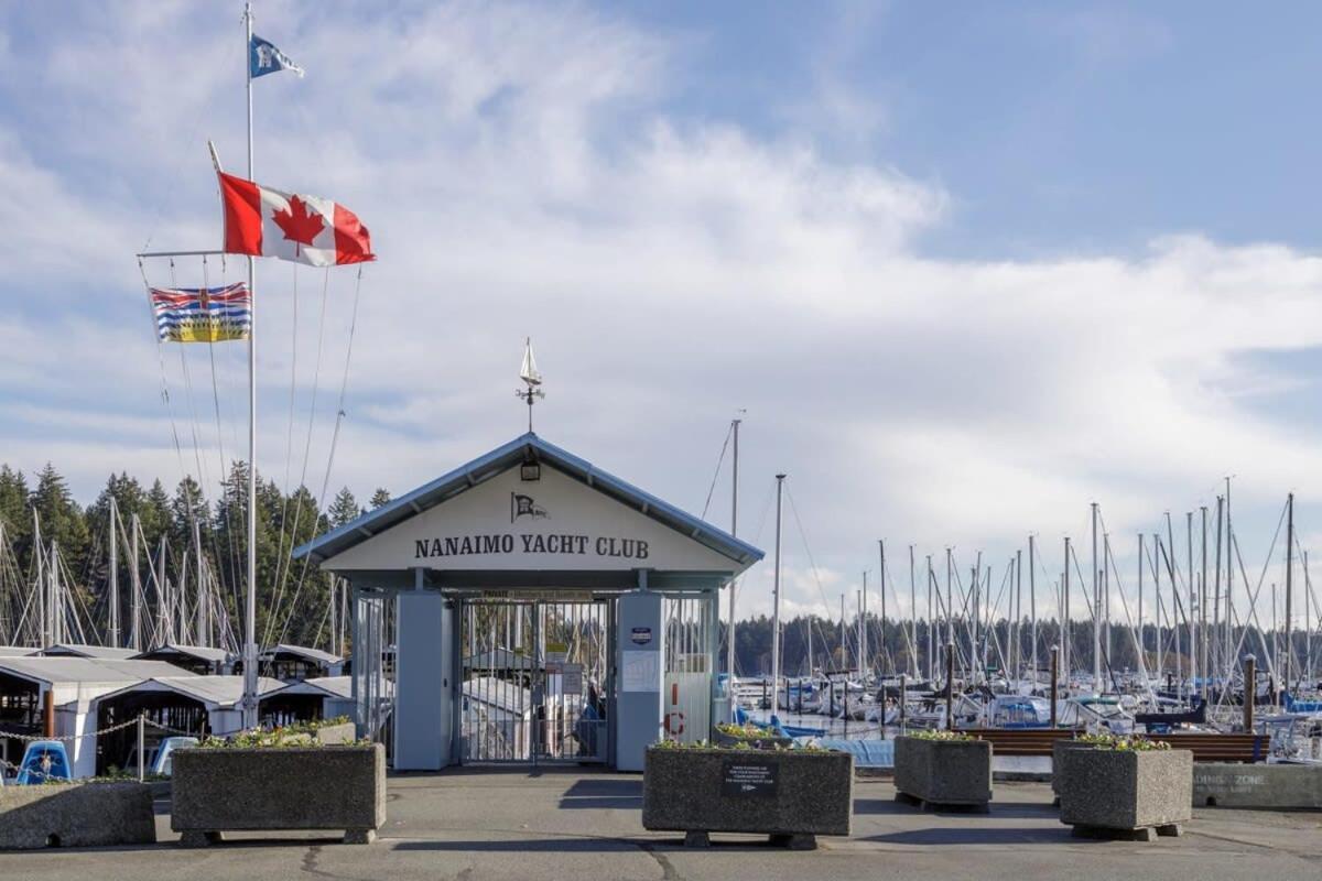 Spacious 2 Bedroom In With An Amazing View Nanaimo