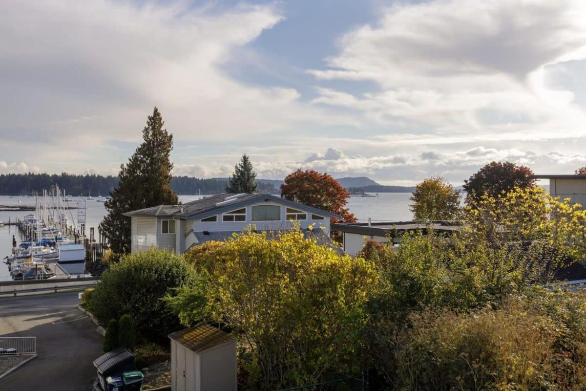 Spacious 2 Bedroom In With An Amazing View Nanaimo