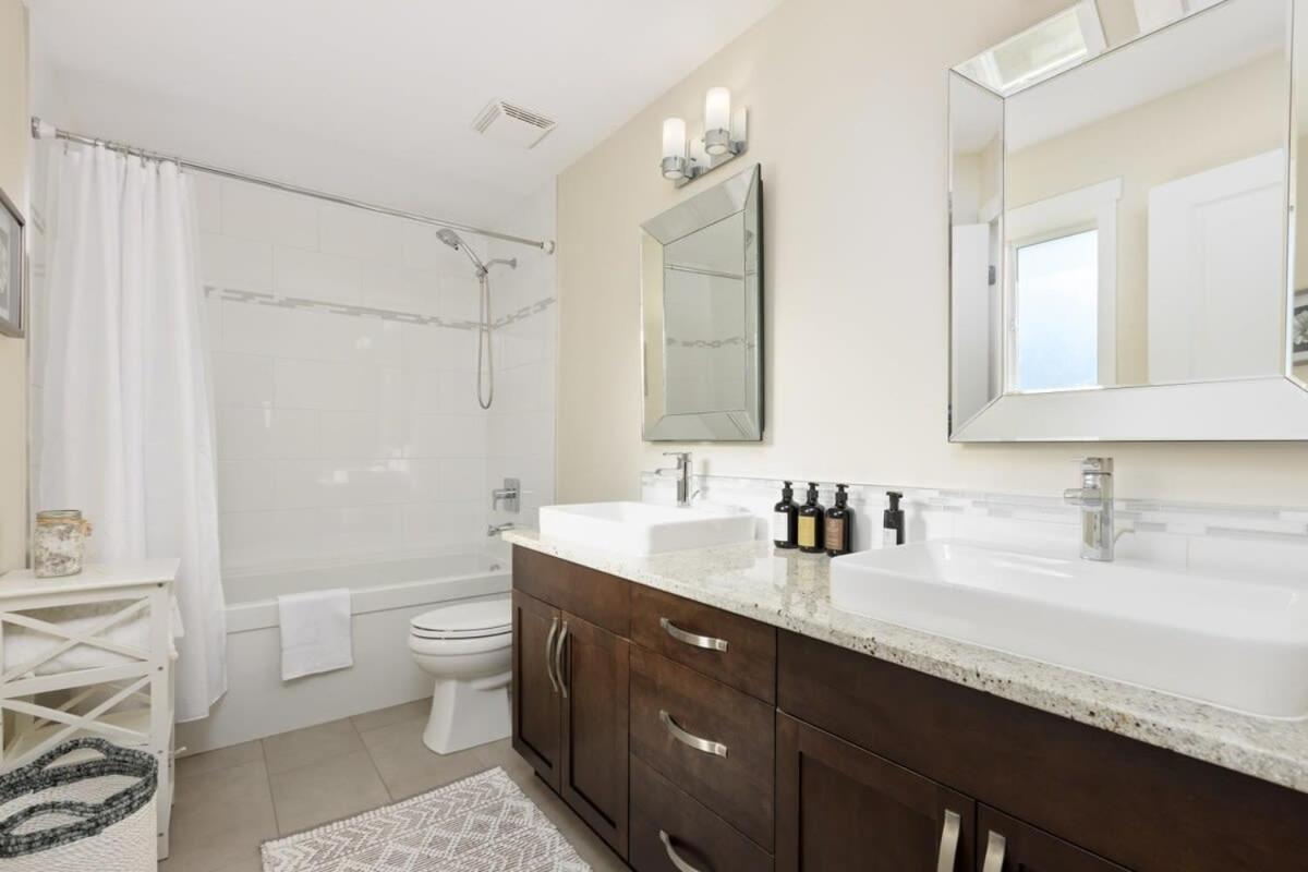 Spacious 2 Bedroom In With An Amazing View Nanaimo