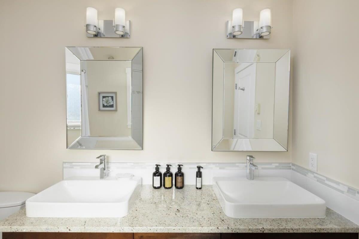Spacious 2 Bedroom In With An Amazing View