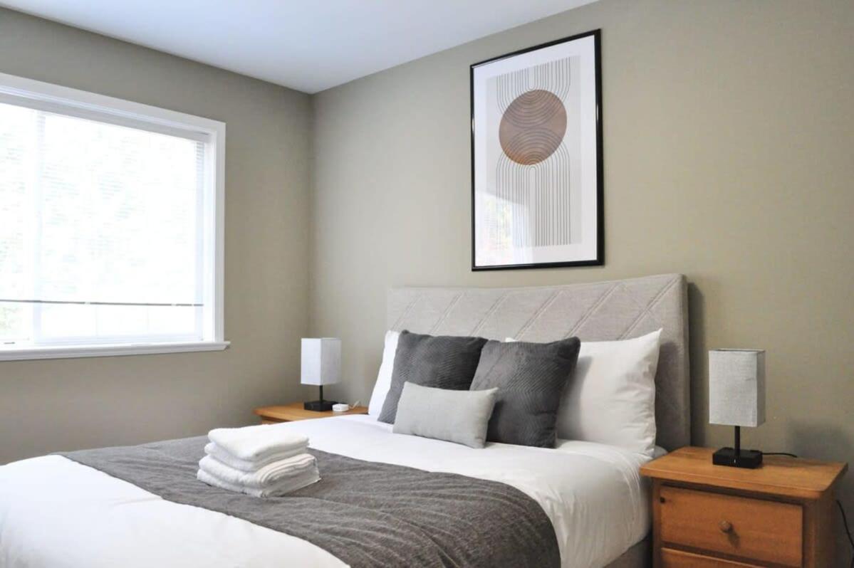 Newly Furnished 4 Bd Minutes To The Ocean Holiday home Nanaimo