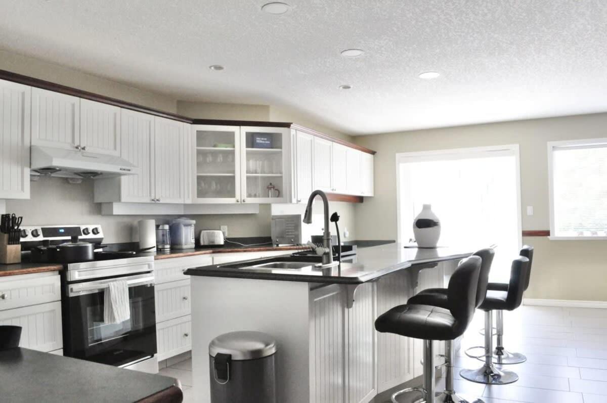 Holiday home Newly Furnished 4 Bd Minutes To The Ocean