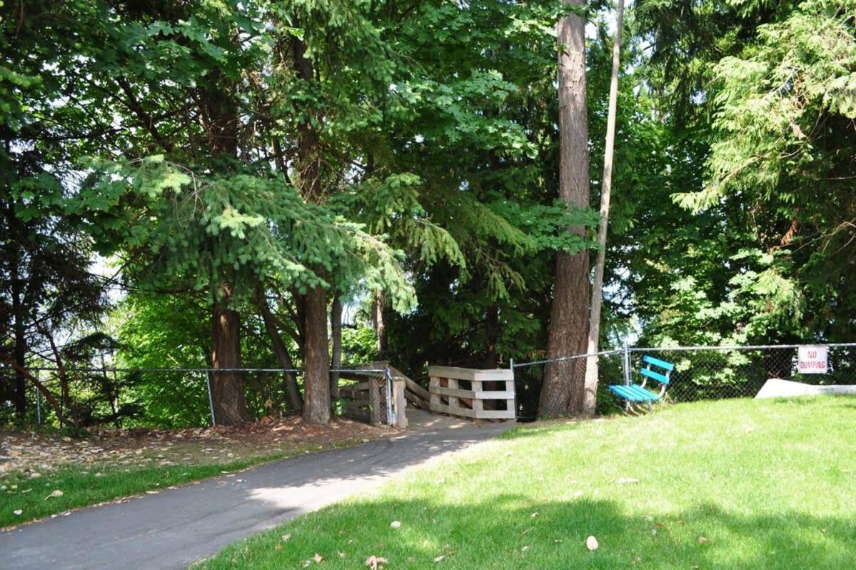 Newly Furnished 4 Bd Minutes To The Ocean Nanaimo