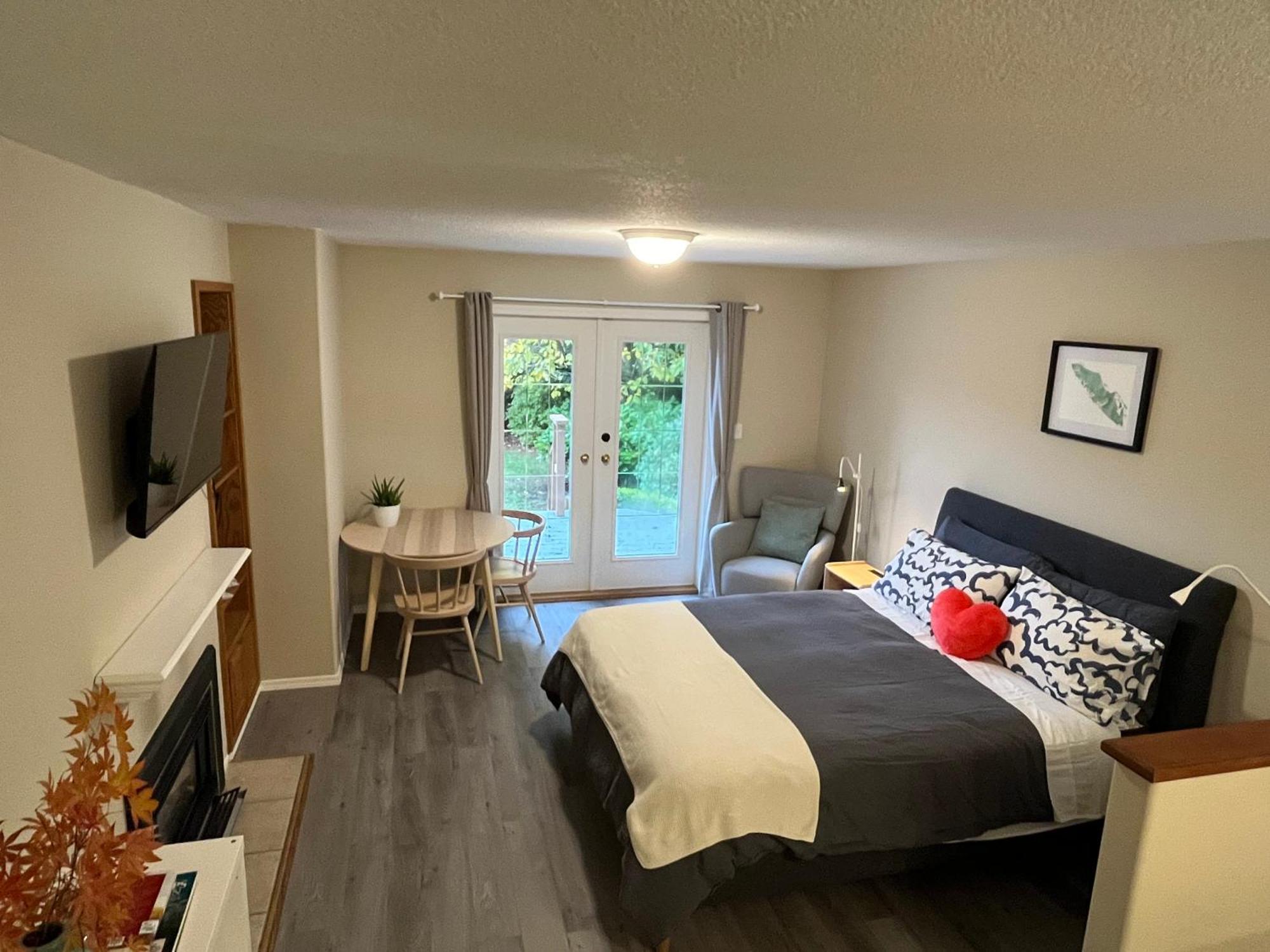 Guest house Private 1br Guest In North Nanaimo