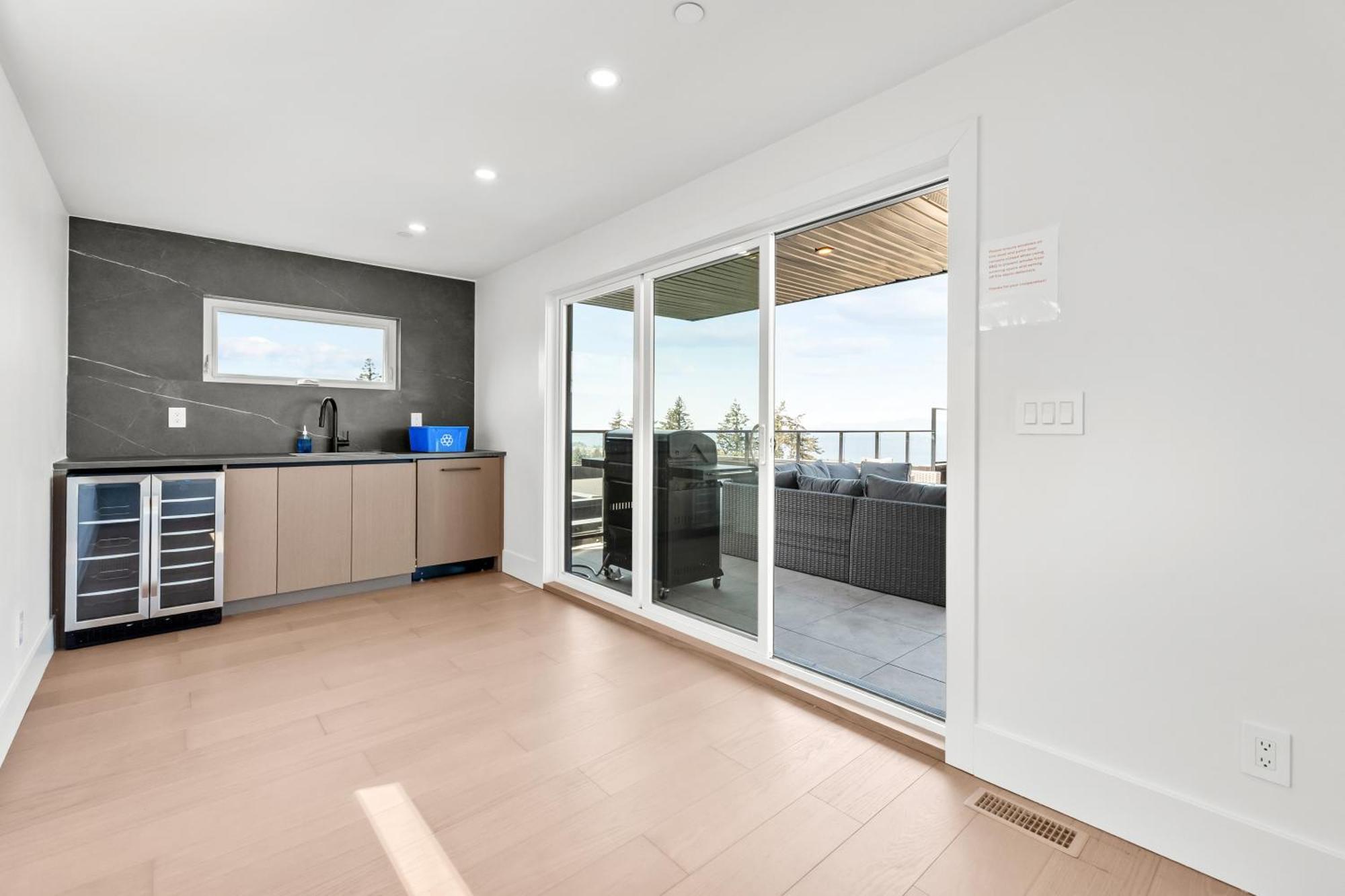 Elegant Retreat In With Style & Comfort Holiday home Nanaimo