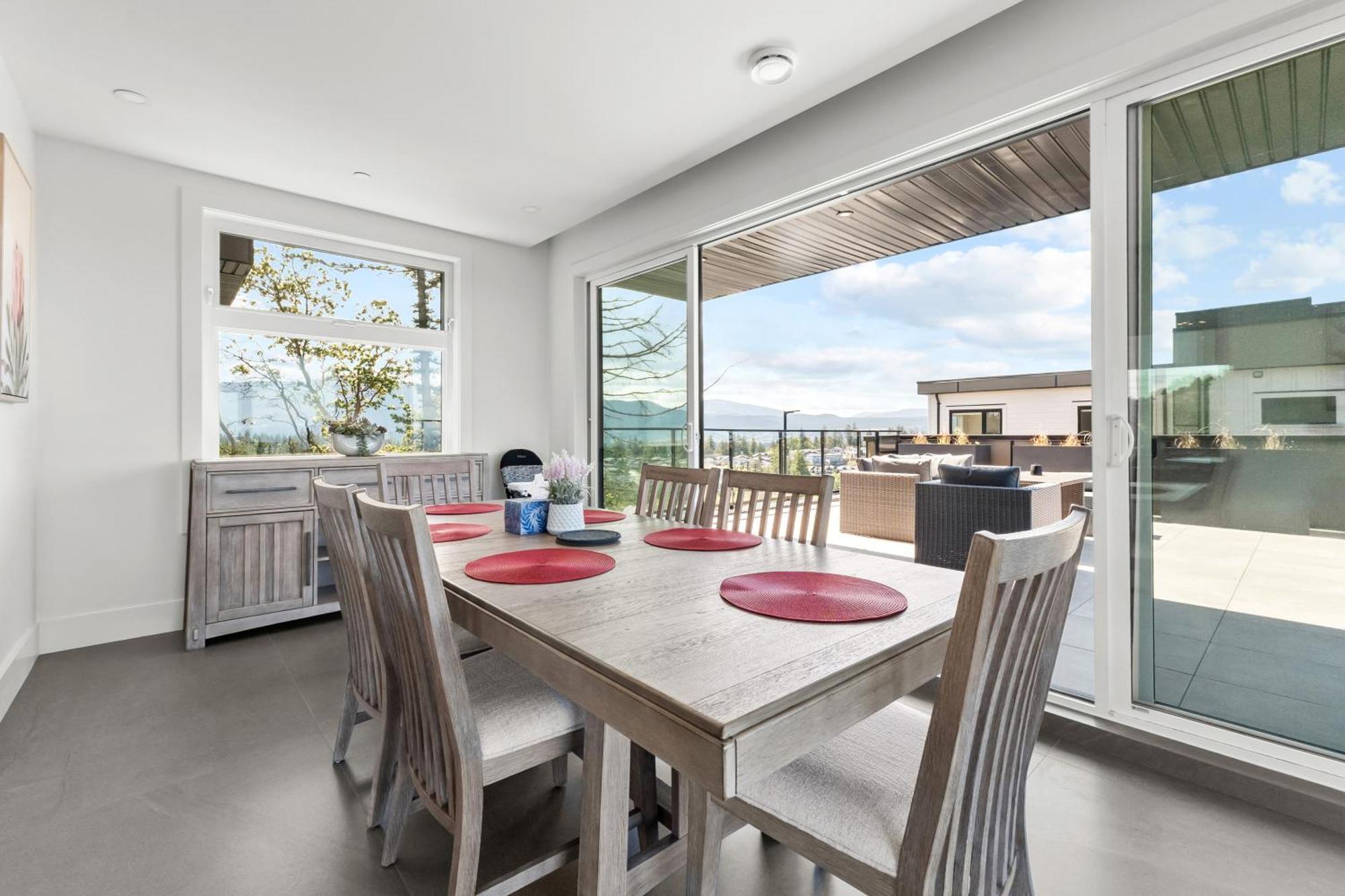 Elegant Retreat In With Style & Comfort Holiday home