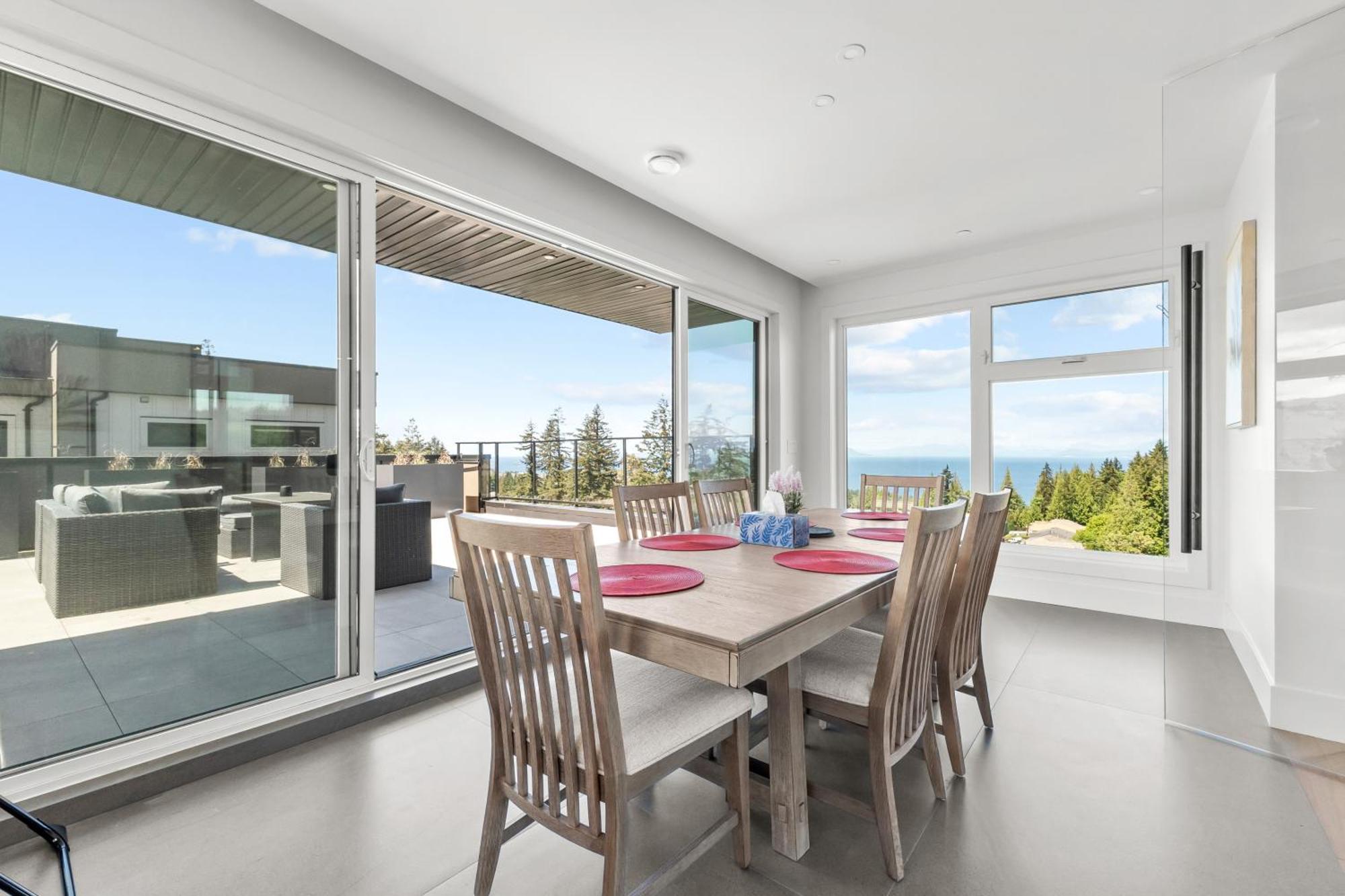 Elegant Retreat In With Style & Comfort Holiday home *