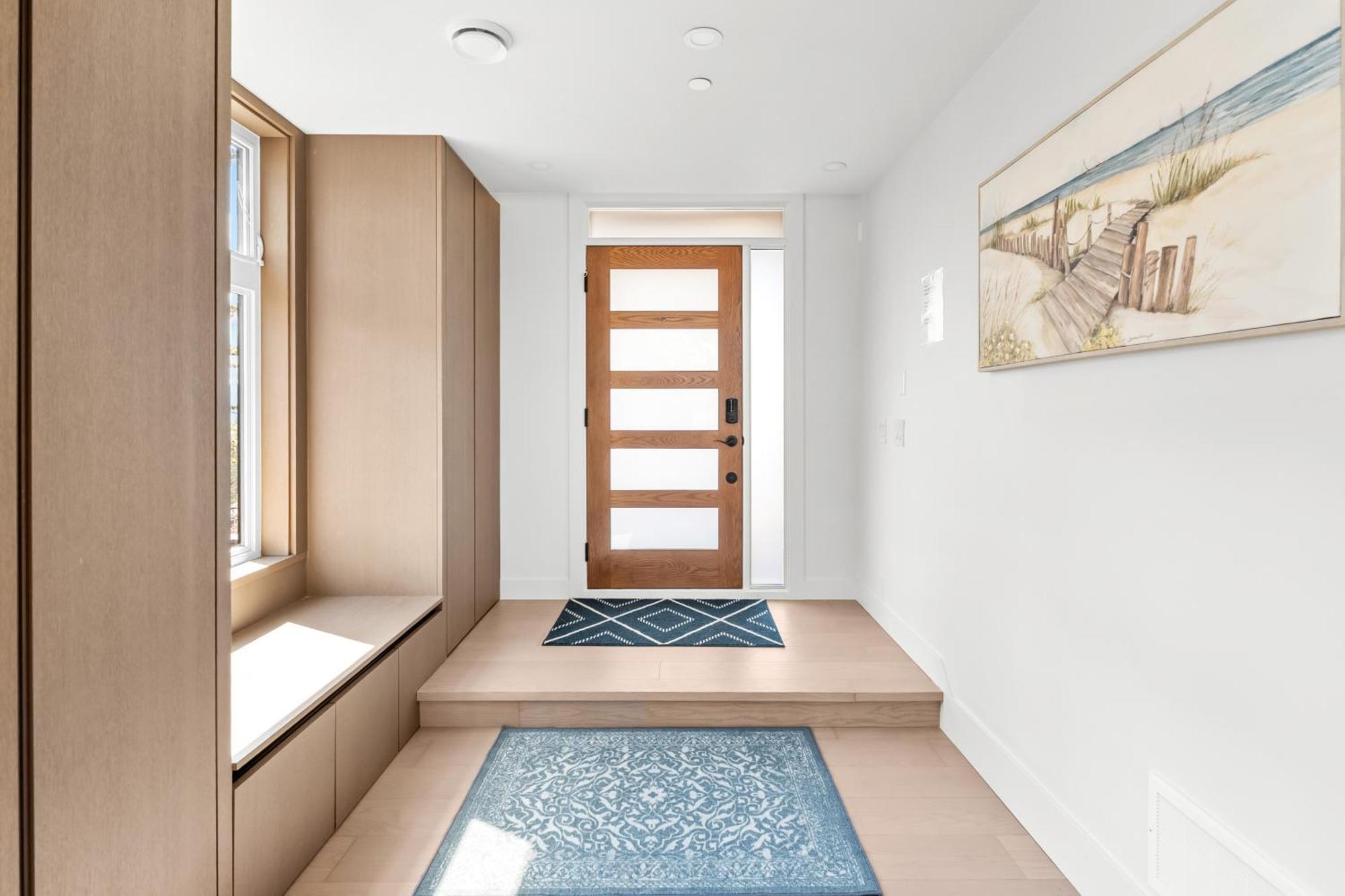 Elegant Retreat In With Style & Comfort Nanaimo