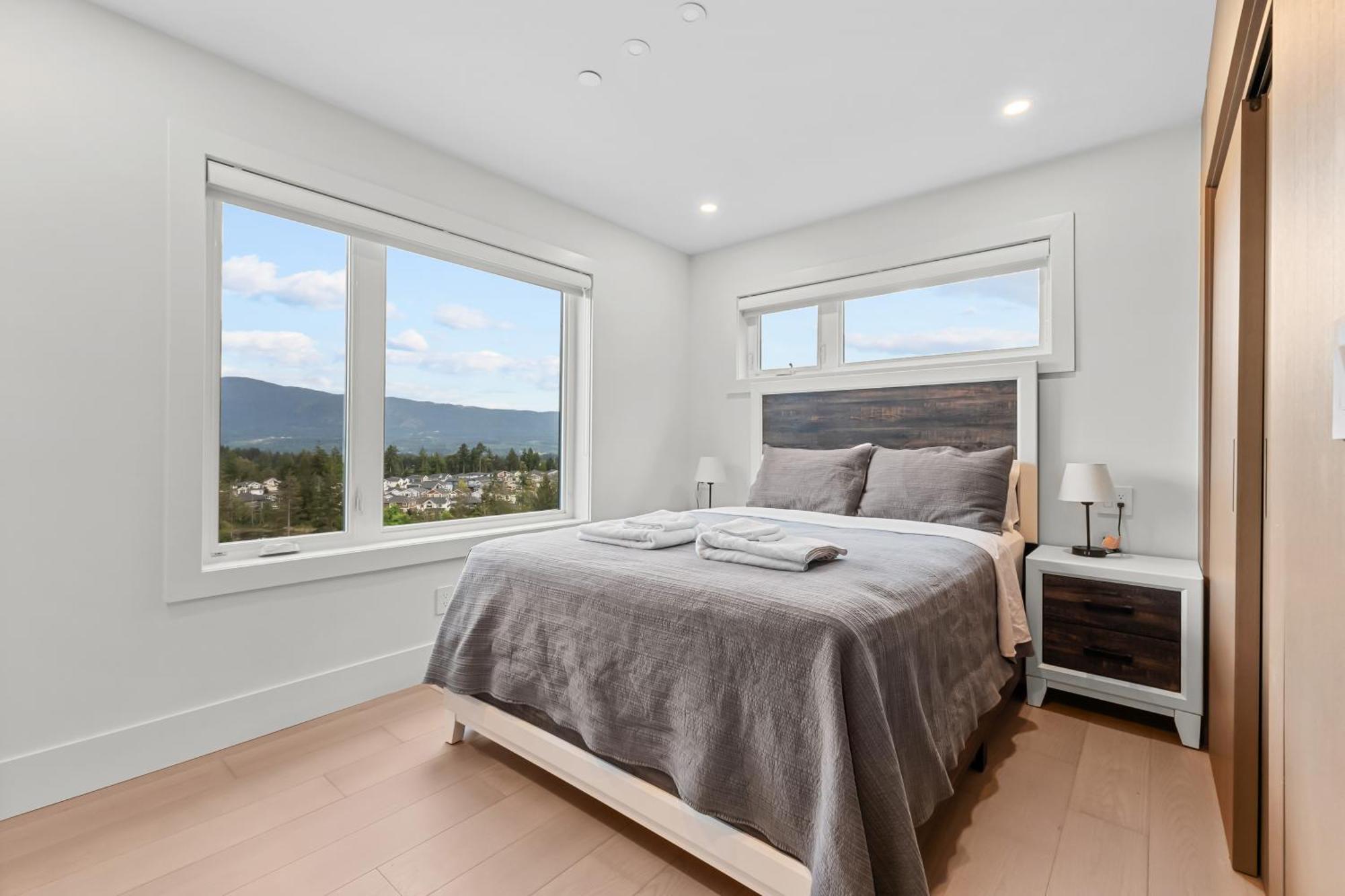 Stylish 6br Retreat With Breathtaking Ocean Views Nanaimo