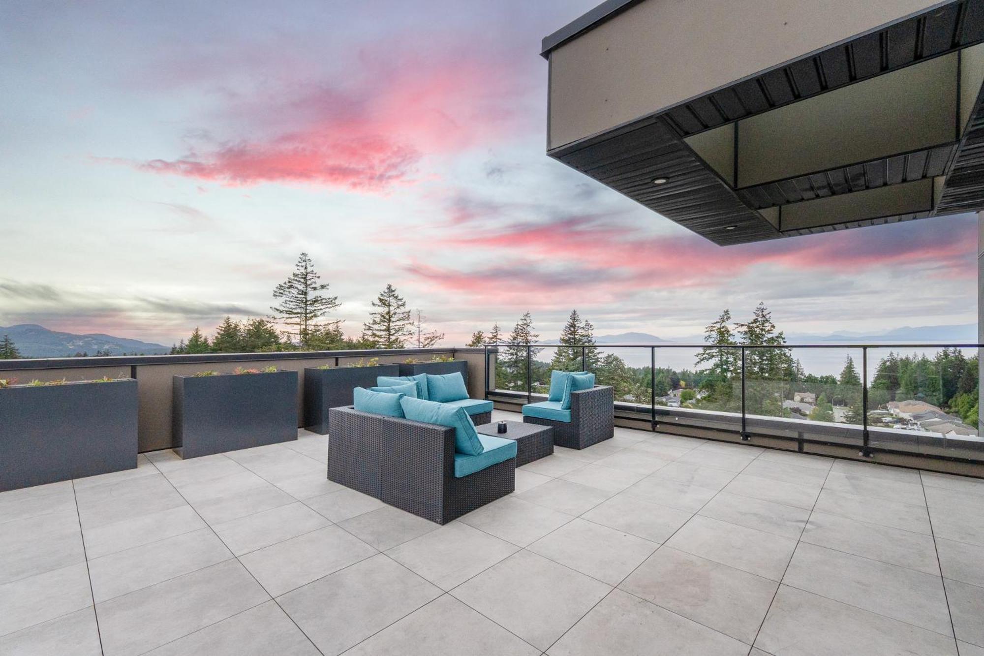 Holiday home Stylish 6br Retreat With Breathtaking Ocean Views Nanaimo