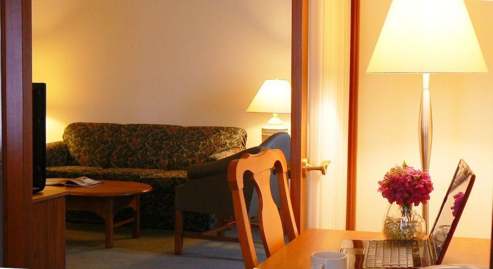 The Grand 3* Nanaimo