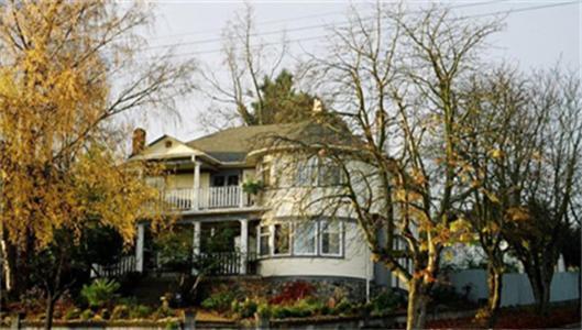 Kennedy House Hotel 2*