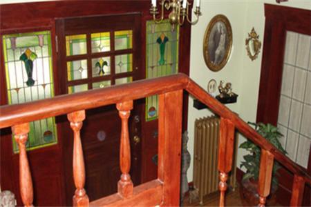 Kennedy House 2*