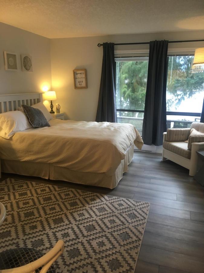 Bed & Breakfast Long Lake Waterfront