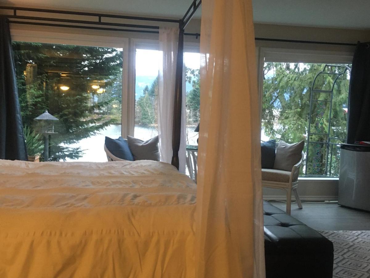 Long Lake Waterfront 4*