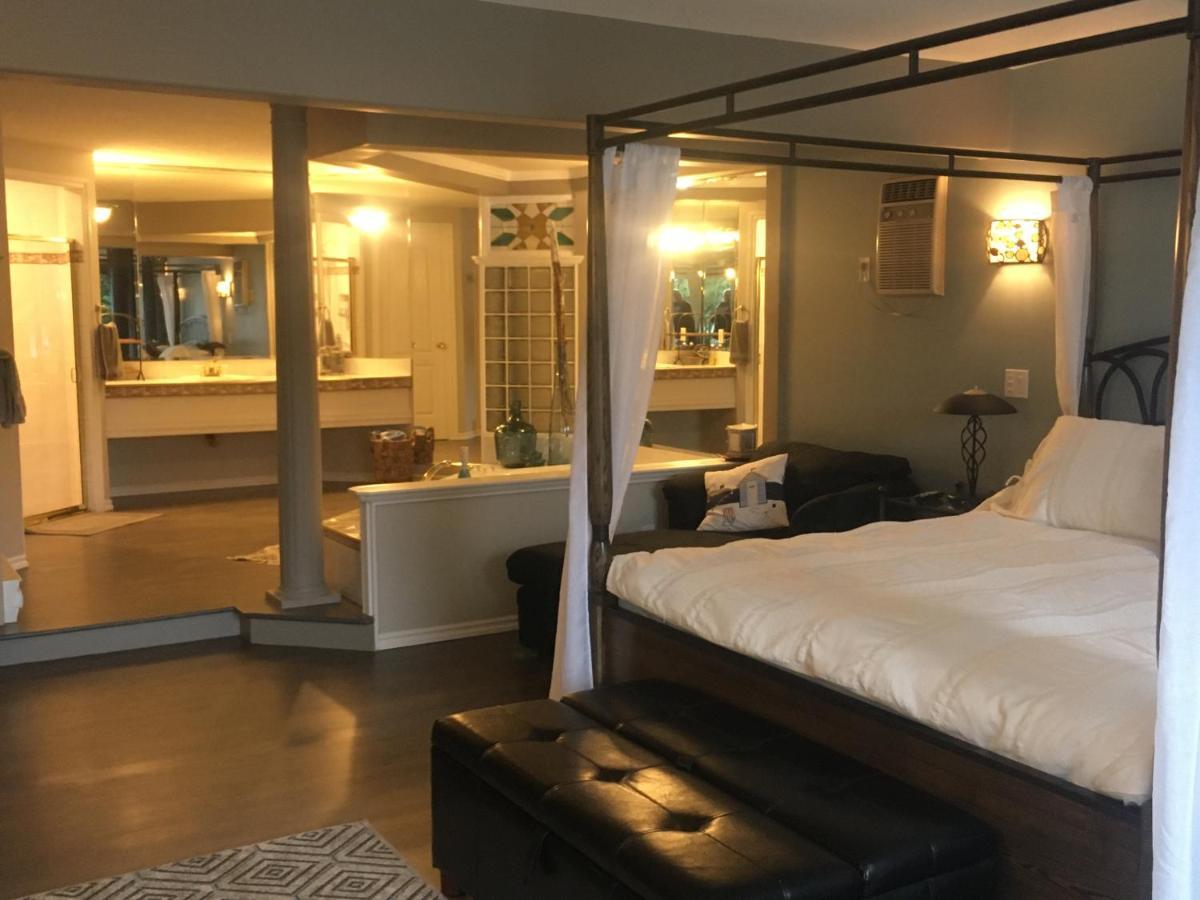 Bed & Breakfast Long Lake Waterfront