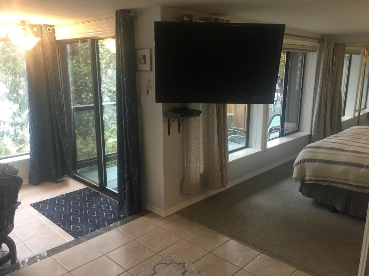 Long Lake Waterfront 4*