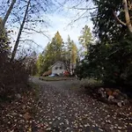 Countryroad Cozy 2 Bedrooms Basement Suite1
